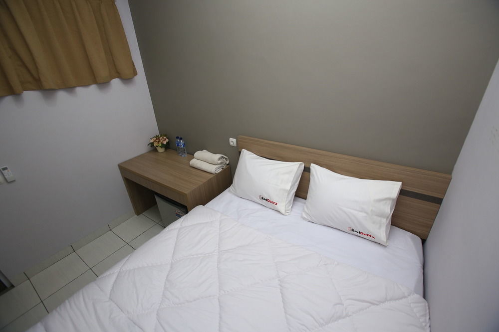 Reddoorz @ Karet Pedurenan 2 Jakarta Kültér fotó